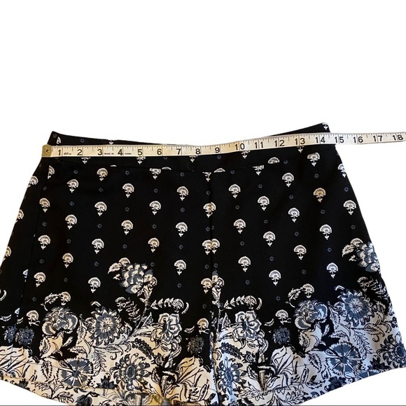 Abercrombie & Fitch Women Navy White Floral Print 3/4 Zip High-Rise Short Sz 6 - Picture 3 of 8